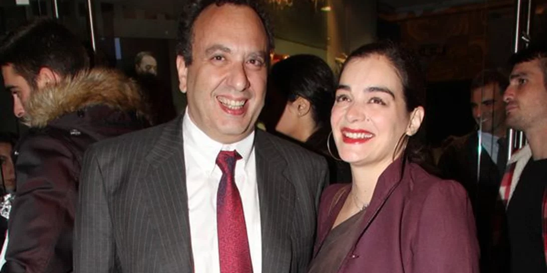 Γωγώ Μπρέμπου - Χρήστος Χωμενίδης | Η σπάνια εμφάνιση του ζευγαριού με την πανύψηλη κόρη του συγγραφέα, Νίκη Χωμενίδη